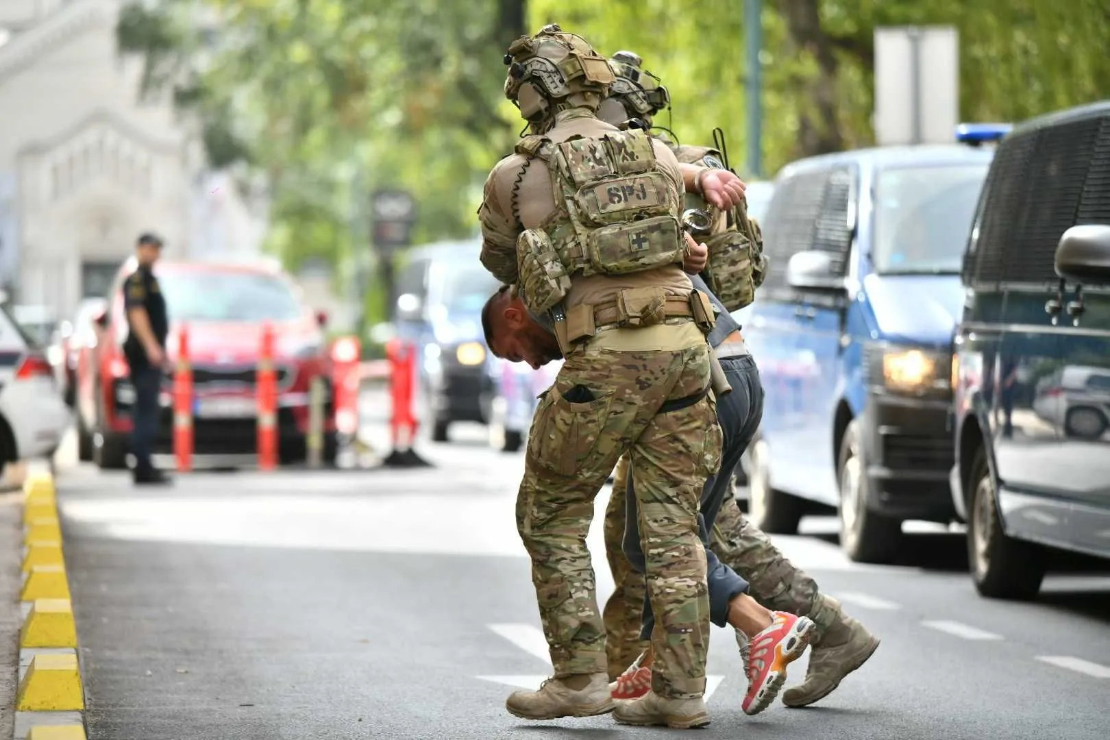 Pogledajte privođenje Admira Arnautovića Šmrka u Tužilaštvo KS