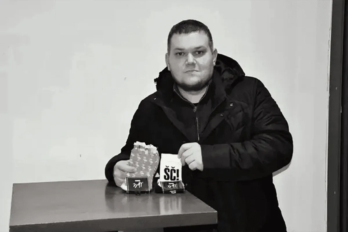 Došao na hitnu s bolovima u prsima, nakon pregleda upućen u čekaonicu, ubrzo je preminuo