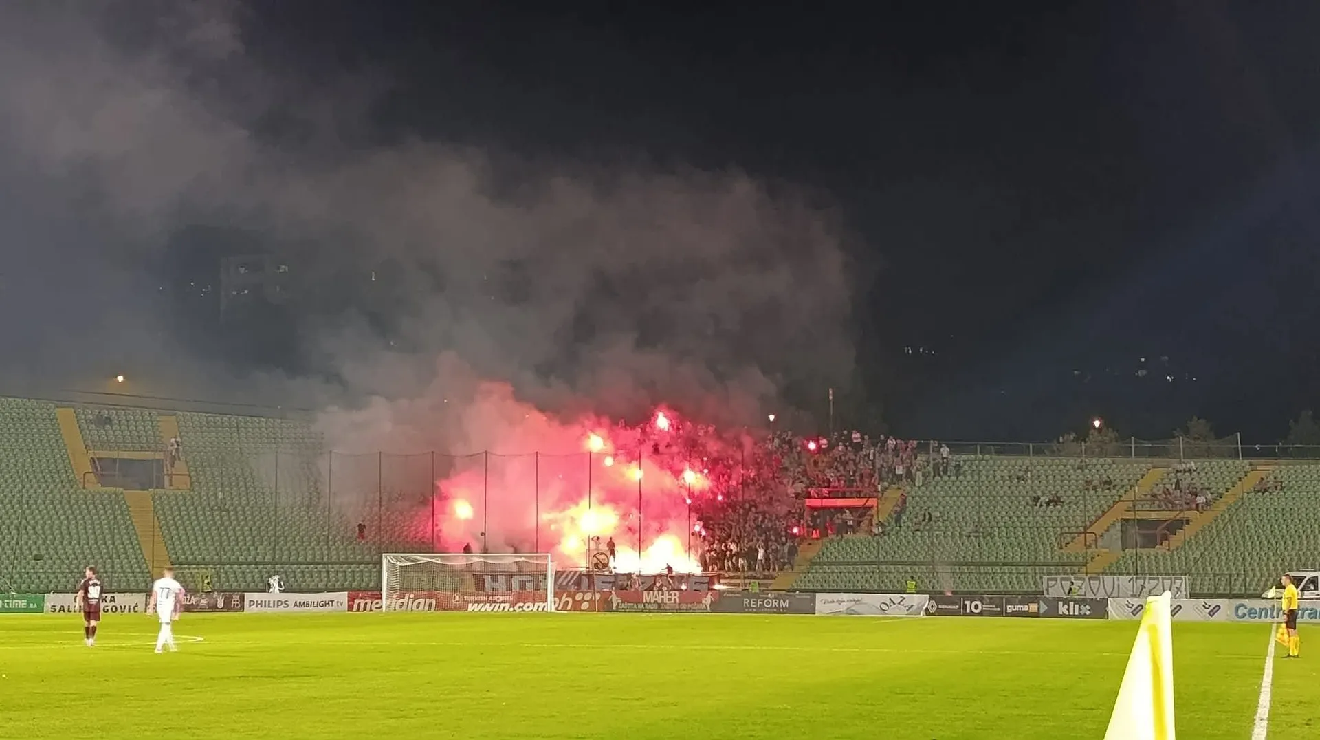 Pogledajte bakljadu navijača Sarajeva protiv Zrinjskog na sjevernoj tribini 