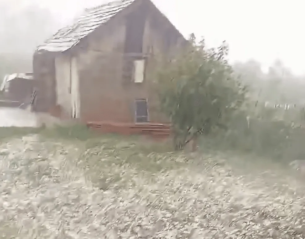Nevrijeme stiglo u BiH: Krajinu pogodili jaki pljuskovi, padao led veličine jajeta