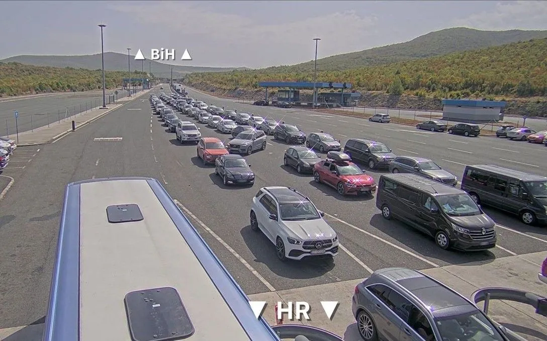 Nedjelja donijela gužve na granicama BiH, na više prelaza trenutno duge kolone
