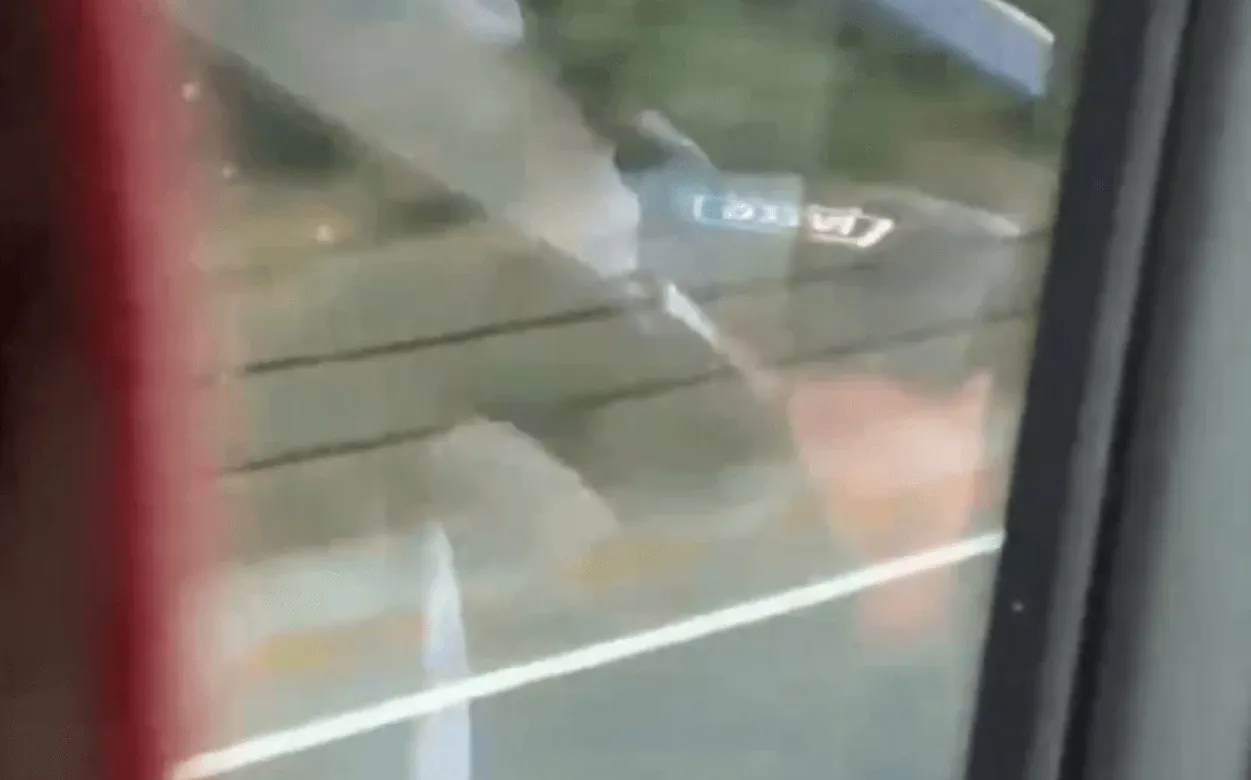 Snimak izazvao buru: Vozač autobusa gledao pornografiju za volanom