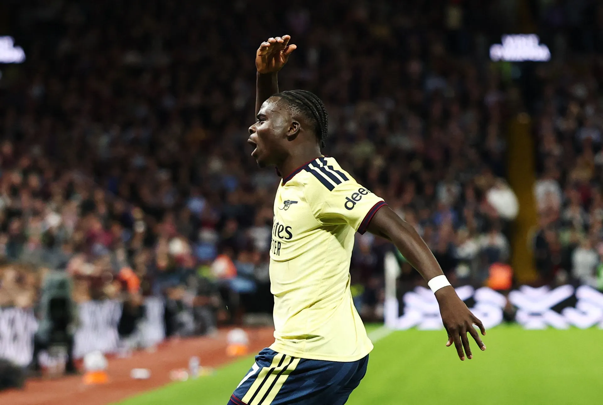 Arsenal slavio na Villa Parku, Saka donio Topnicima nova tri boda