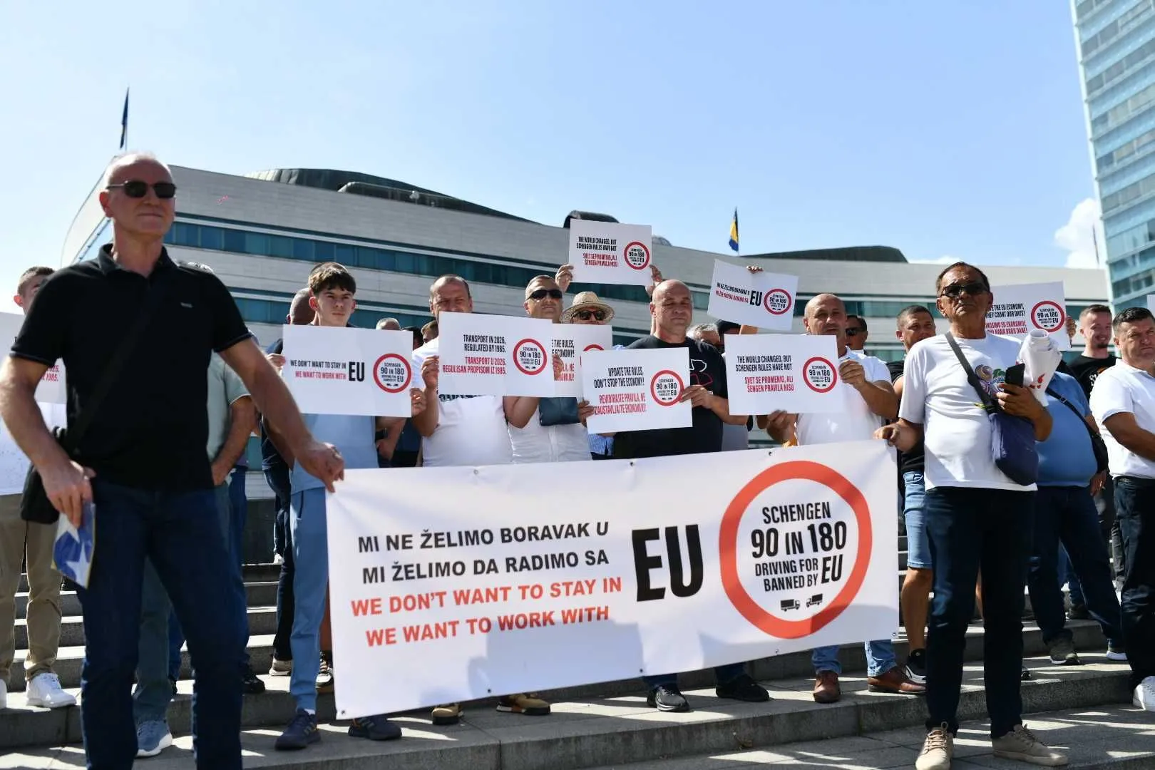 Počinje protest u Sarajevu: Prijevoznici se okupljaju ispred Parlamentarne skupštine BiH