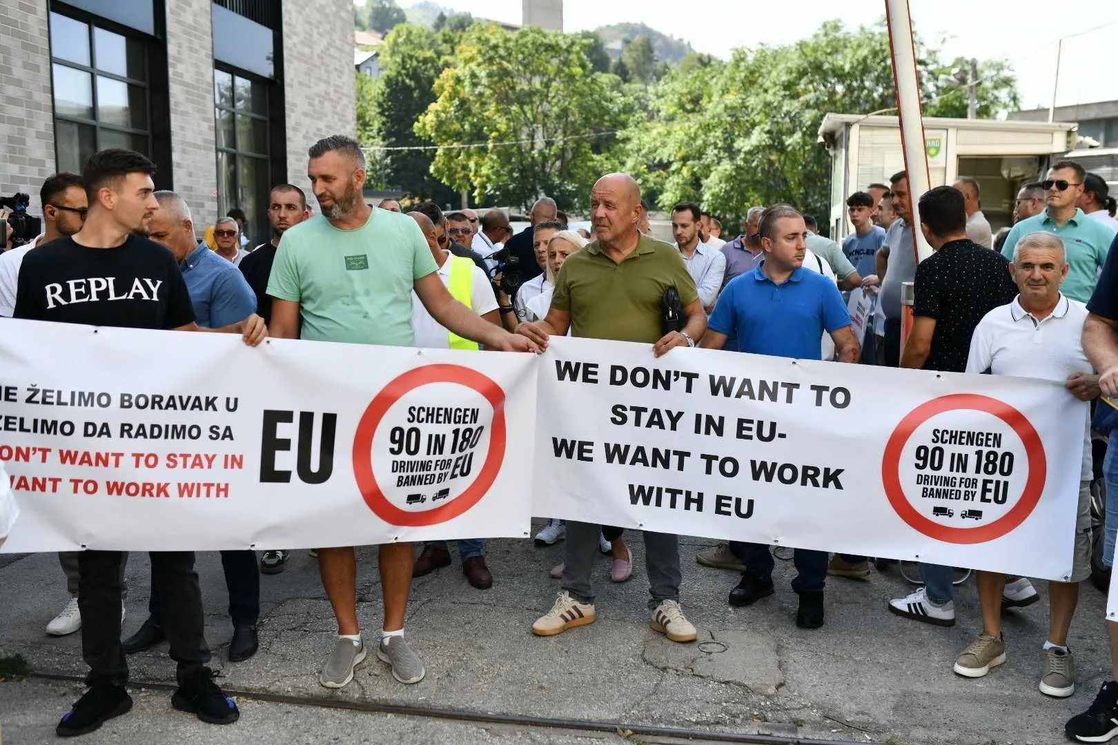 Prevoznici, kamiondžije, protest, zgrada Delegacije EU u Sarajevu