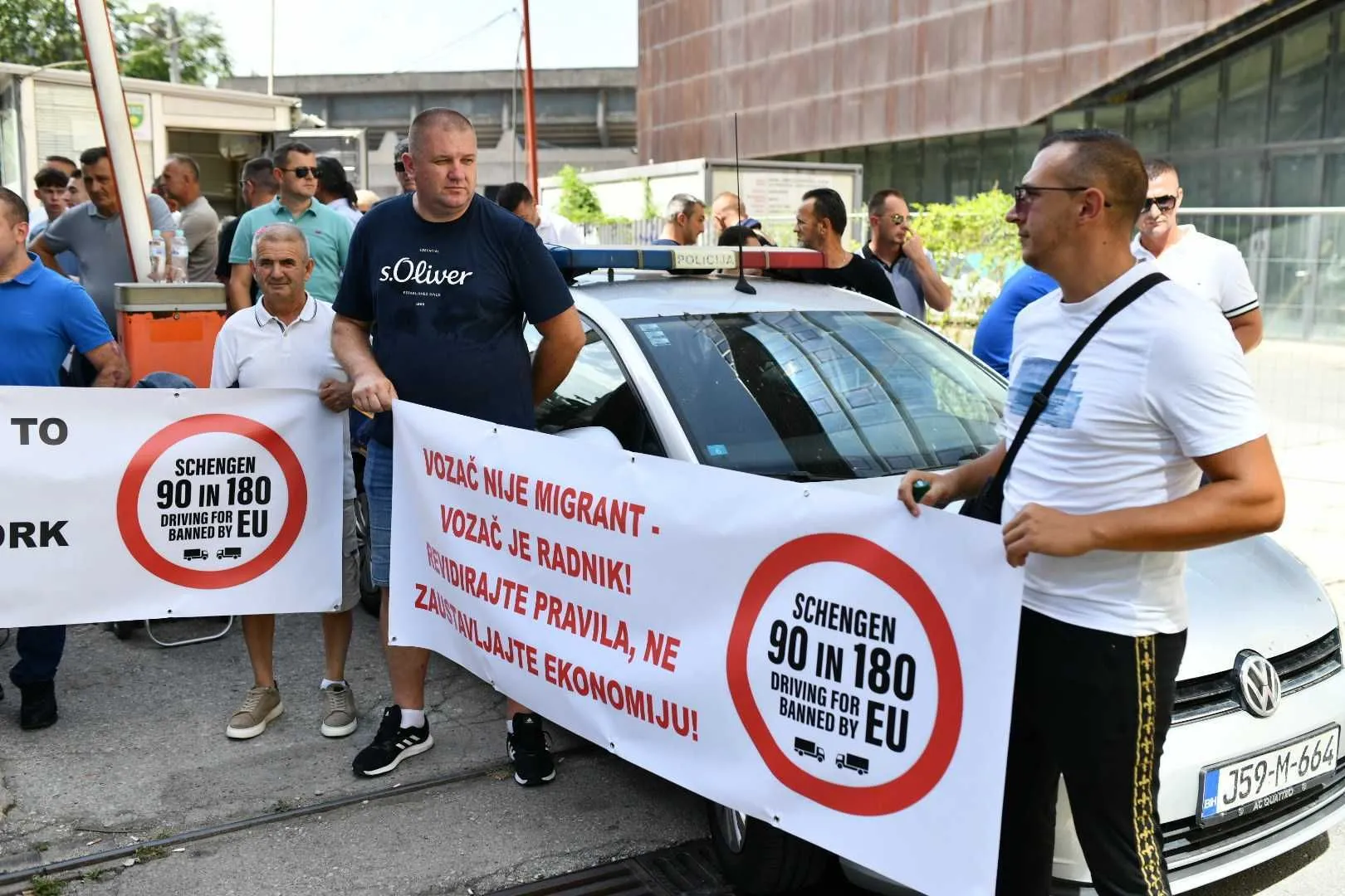 Prevoznici, kamiondžije, protest, zgrada Delegacije EU u Sarajevu