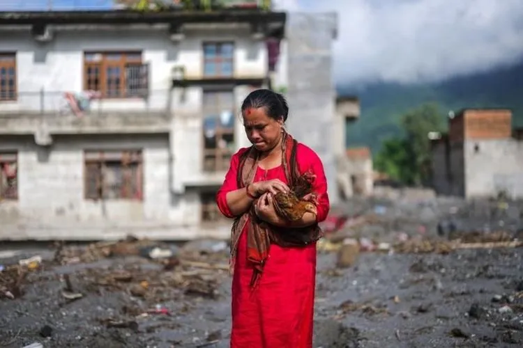Nepal: Broj žrtava raste, odluka direktora spasila 900 učenika od poplava