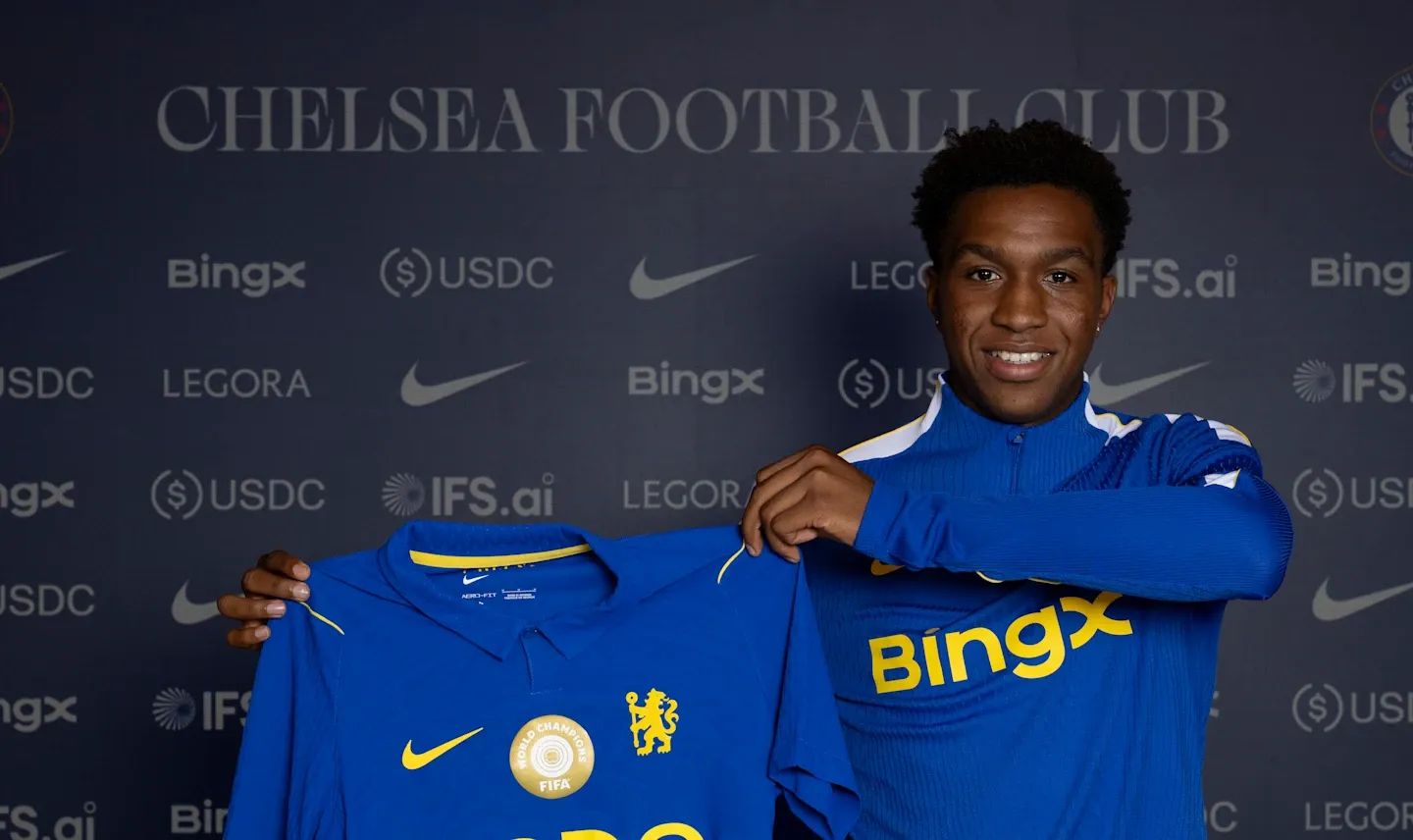 Chelsea i Crystal Palace predstavili istog igrača, stiglo je objašnjenje
