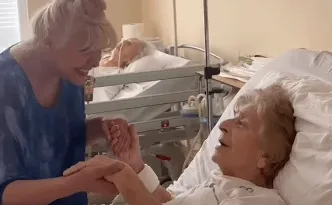 Hanka Paldum posjetila Zoru Dubljević u bolnici, uljepšala joj dan pjesmom