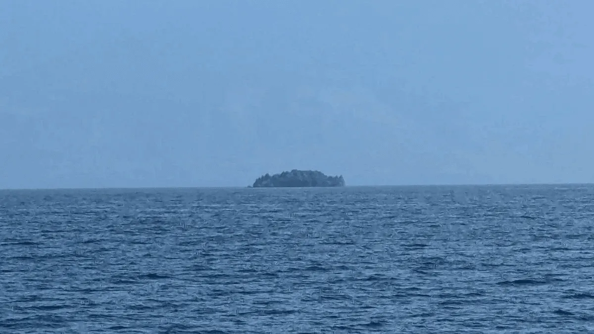 Misteriozni otok pluta kanadskim jezerom, niko ne zna kako je nastao