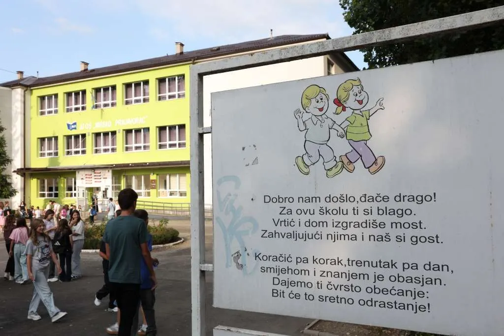 Nova školska godina u pet kantona FBiH, u školske klupe sjeli i brojni prvačići