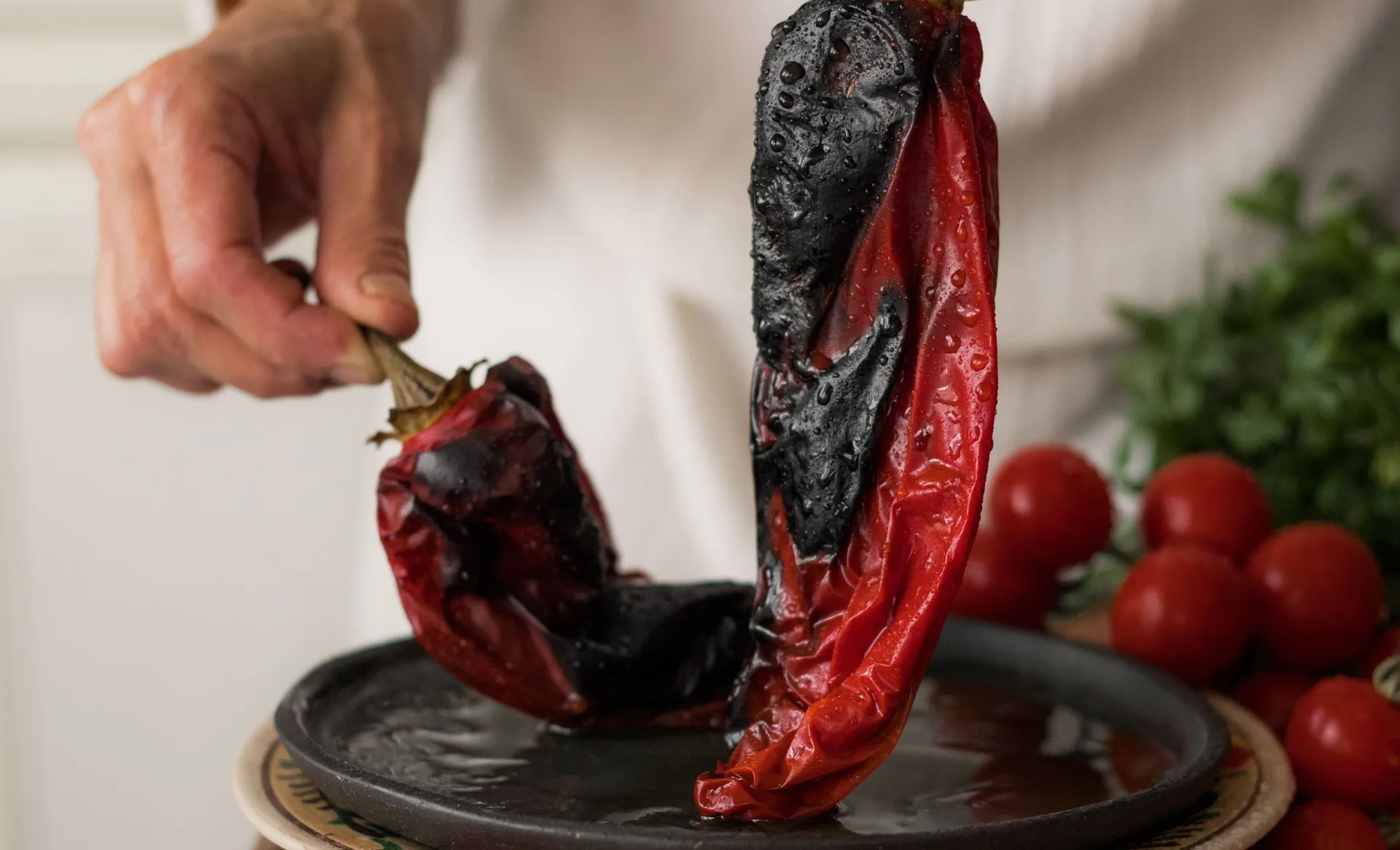 Makedonci nakon pečenja paprika odmah rade ovo, kožica spada sama