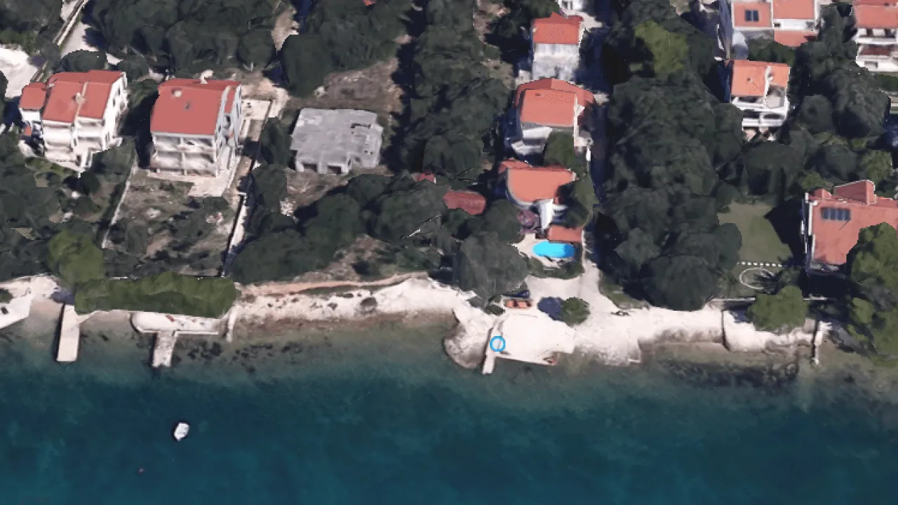 Sud prodaje kuću s bazenom na obali Jadrana, cijena ispod tržišne