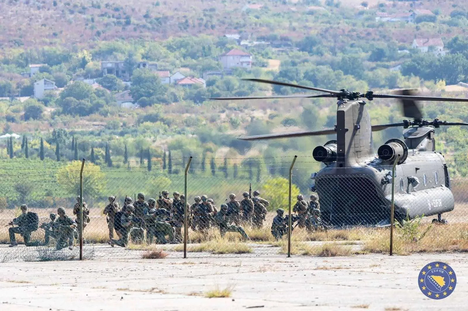 Chinook iznad Mostara, padobranci na terenu: EUFOR održao „Brzi odgovor 2026“