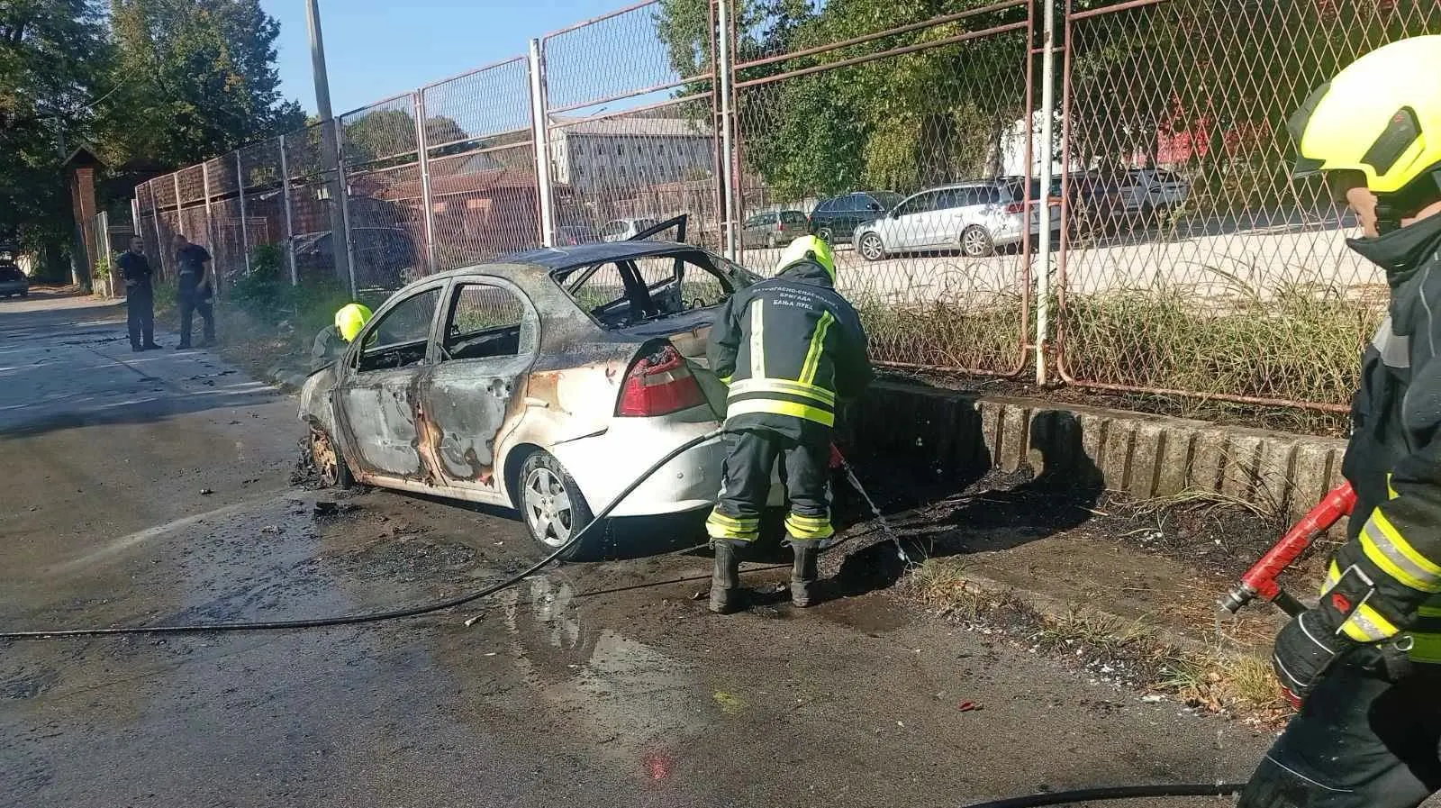 Intervenirali banjalučki vatrogasci, gorjeli automobil i bager