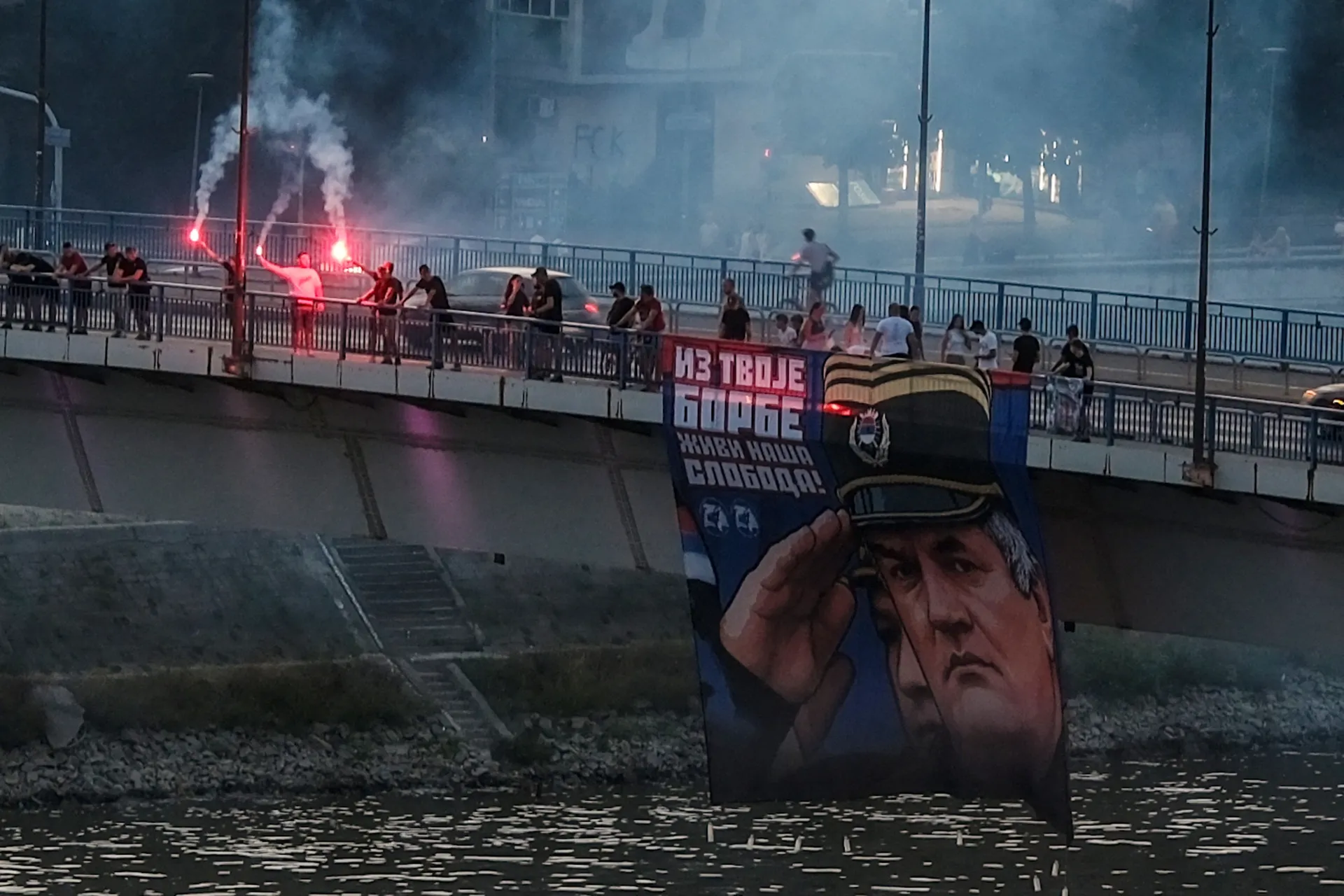 Zvaničnici EU "rade u pozadini" zbog sahrane Mladića, Srbiji stiglo upozorenje