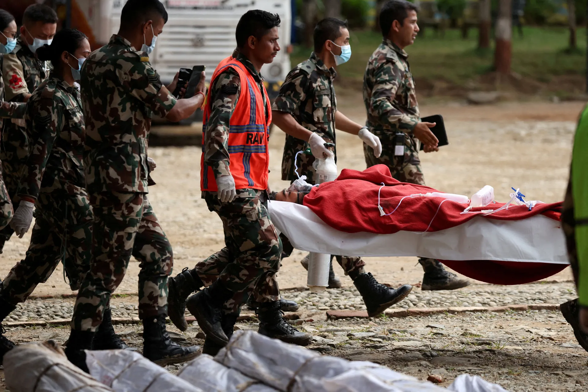 Čudo u Nepalu: Dvije osobe spašene iz tunela devet dana nakon poplava