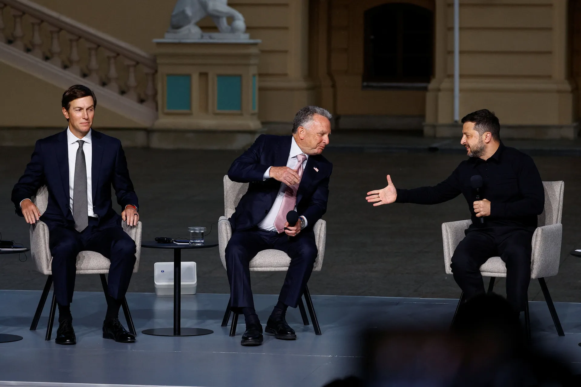 Otkriveno šta su Amerikanci poručili Zelenskom: Ukrajina ima rok