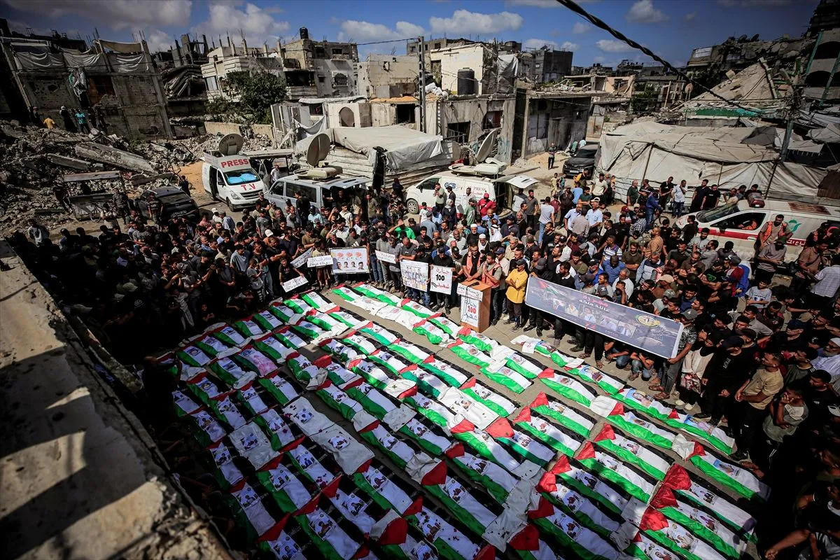 Kolektivna dženaza za 100 Palestinaca čija su tijela pronađena ispod ruševina
