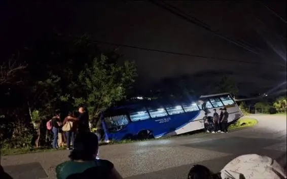 Tragedija na Zelenortskim Ostrvima, autobus pun đaka pao sa visine od 30 metara