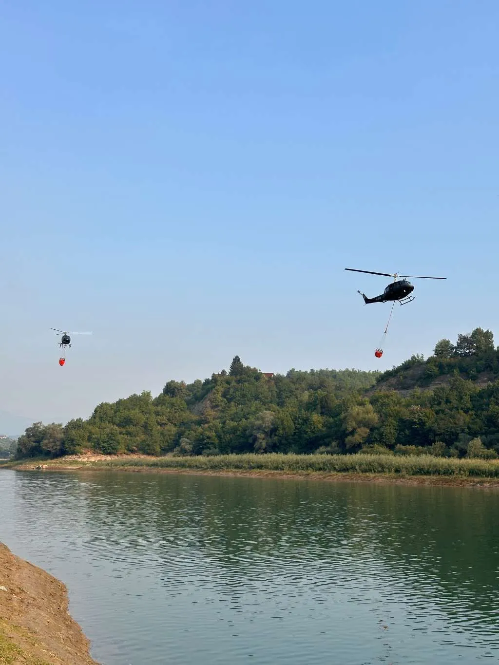 Helikopteri Oružanih snaga BiH gase požare u četiri bh. grada