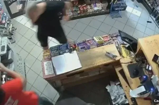 Tukao radnika na benzinskoj pumpi u BiH, svi stajali i gledali