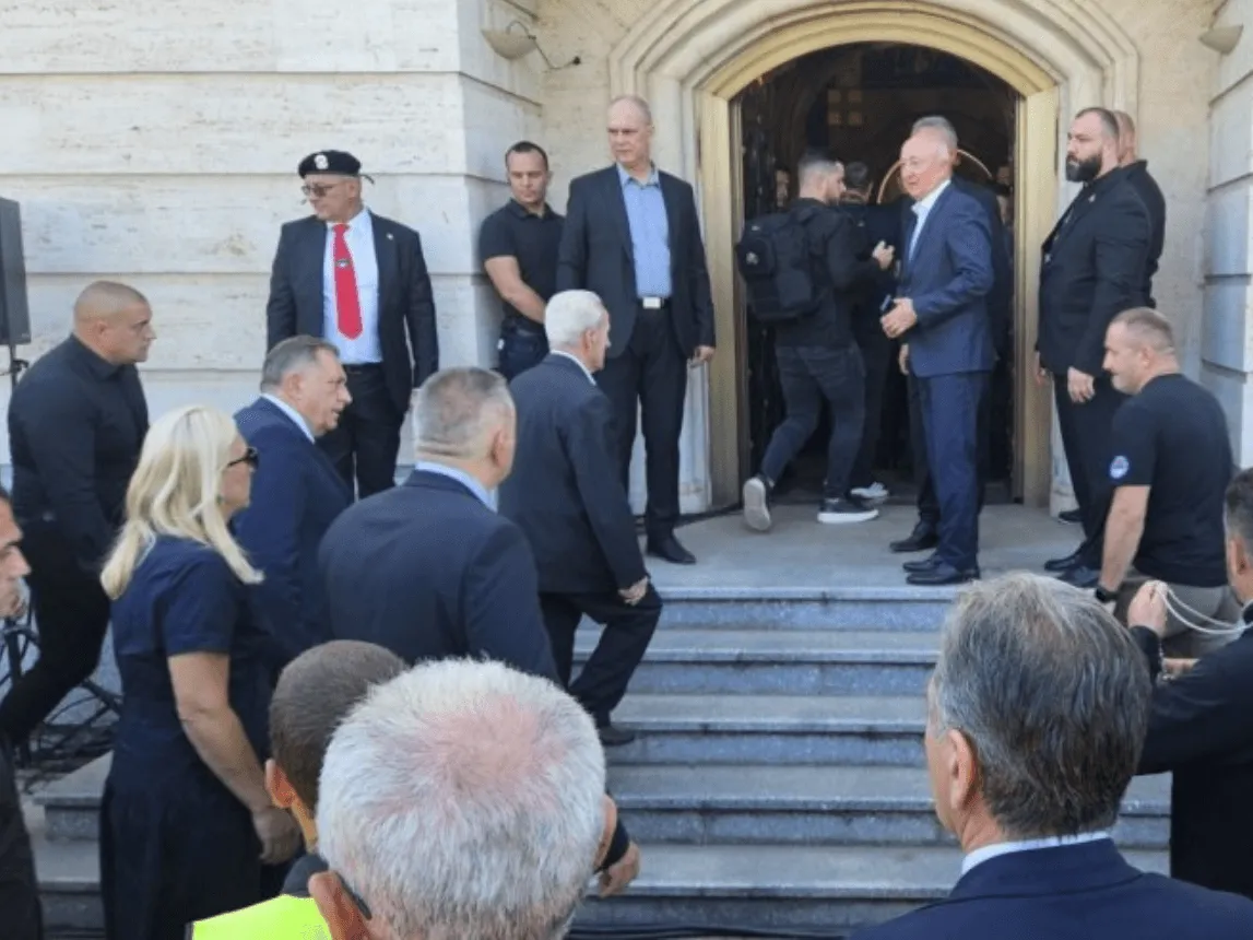 Milorad Dodik na sahrani Mladića, stigli i Cvijanović, Stevandić i Minić