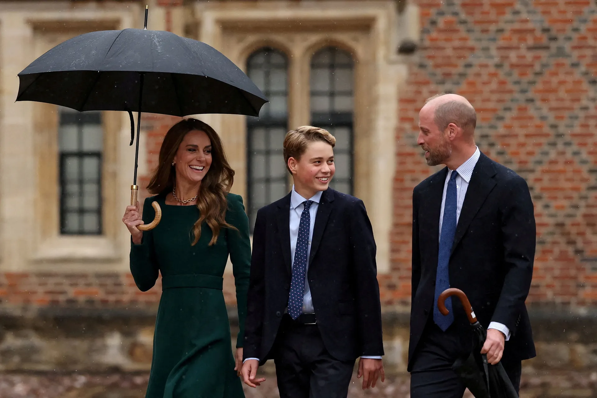 Princ George napravio veliki korak: Krenuo je stopama Williama i Harryja