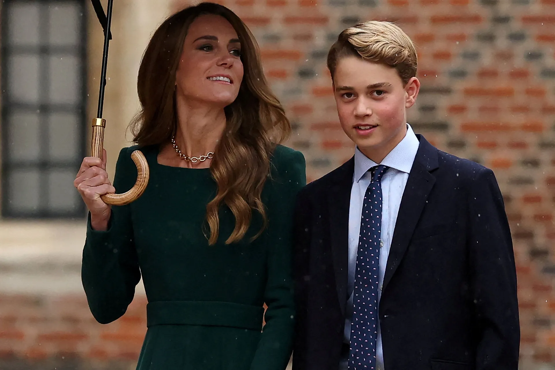 Princ George napravio veliki korak: Krenuo je stopama Williama i Harryja - slika 2