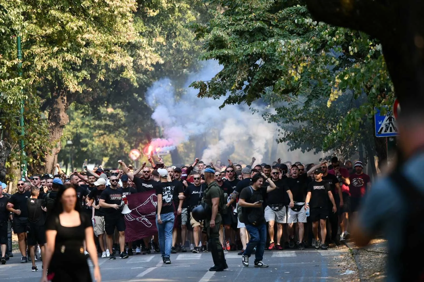 Navijači Sarajeva u velikom broju krenuli ka stadionu na vječiti derbi - slika 2