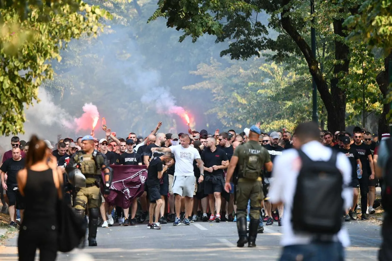 Navijači Sarajeva u velikom broju krenuli ka stadionu na vječiti derbi - slika 1