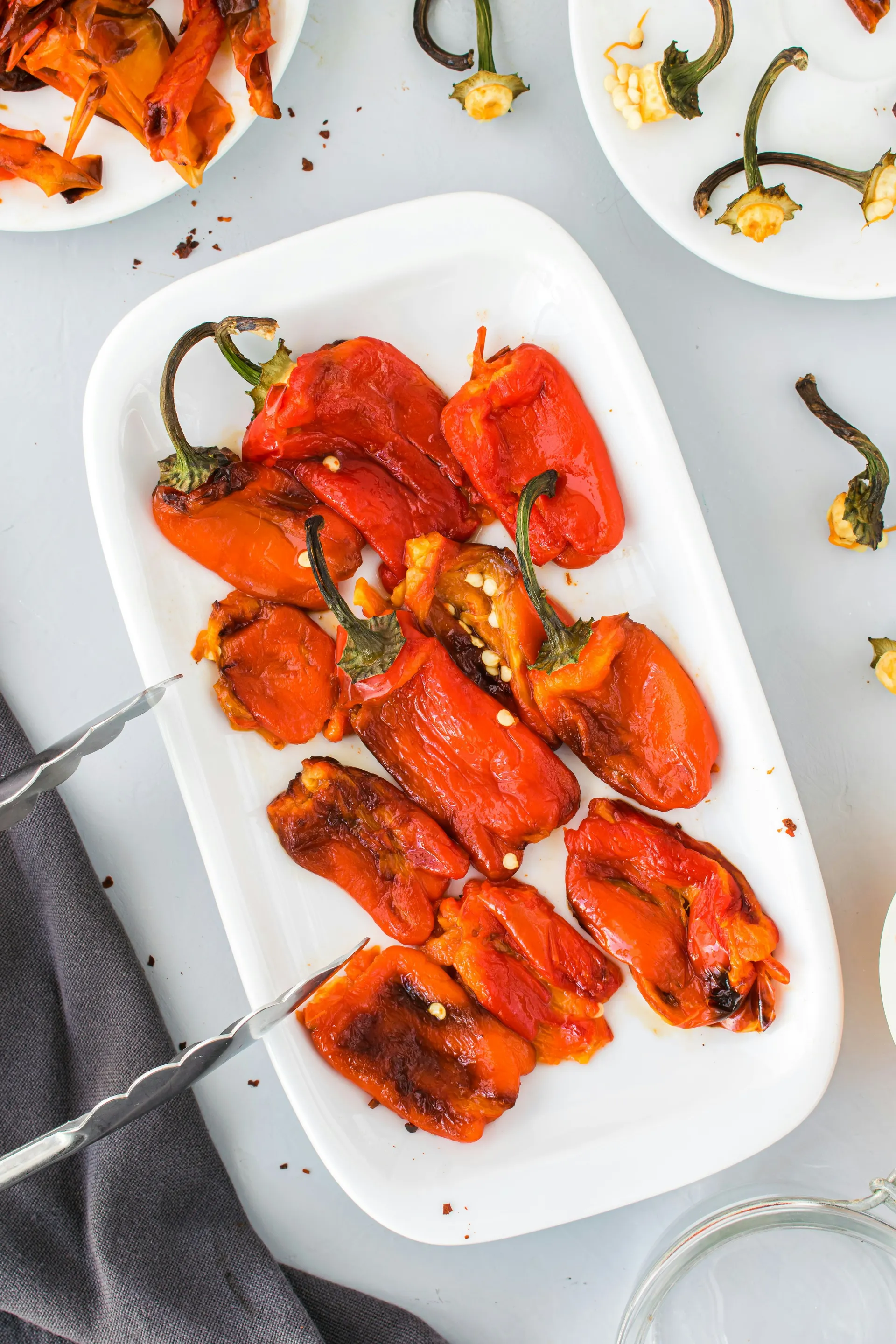 Pečete veliku količinu paprika? Ovaj trik olakšava guljenje, ljuska sama spada