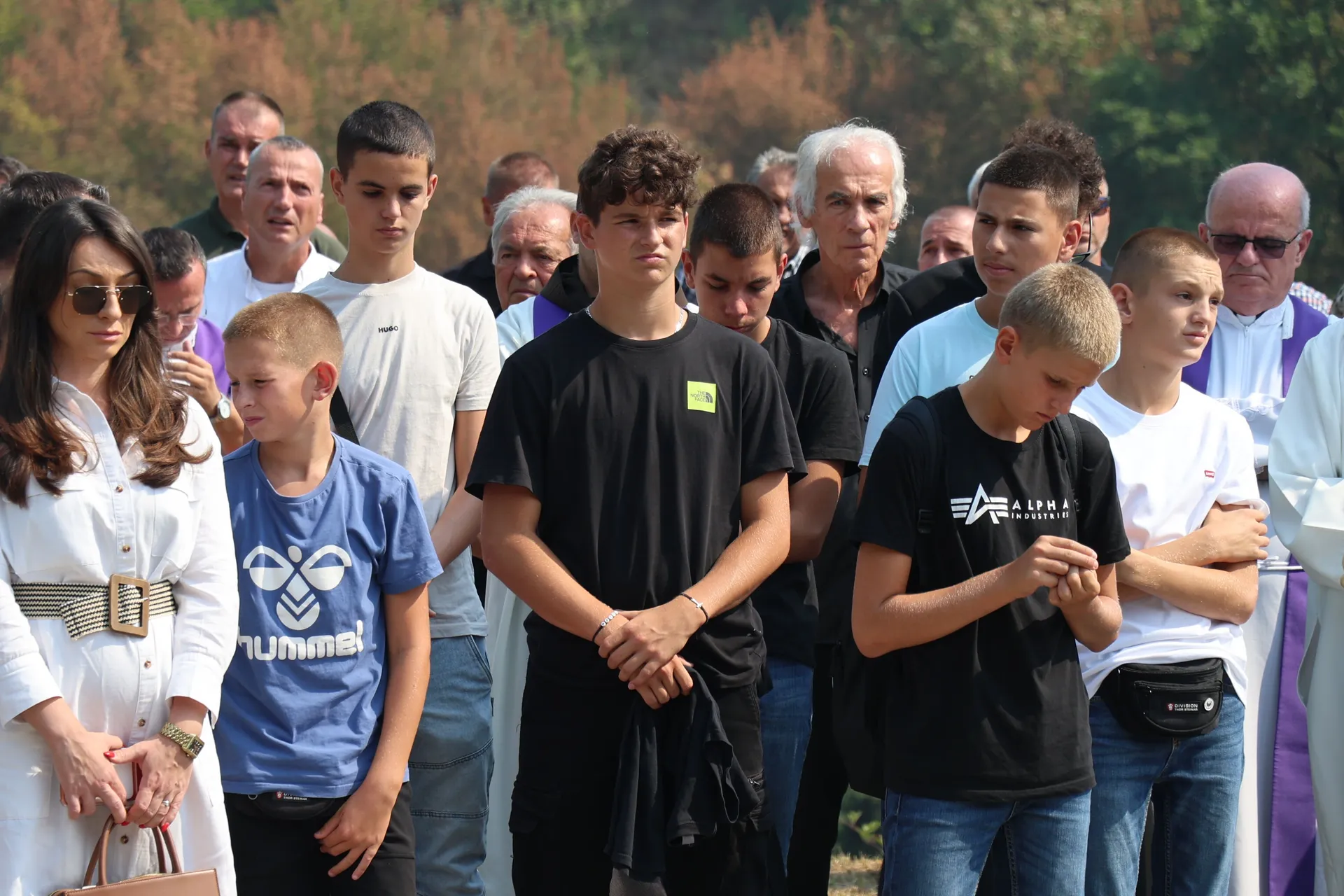 GRABOVICA, 9. rujna (FENA) - Polaganjem vijenaca na spomenik civilnim žrtvama Domovinskog rata i svetom misom u srijedu je obilježena 33. godišnjica zločina nad hrvatskim civilima u selu Grabovica, između Mostara i Jablanice, kojeg su počinili pripadnici