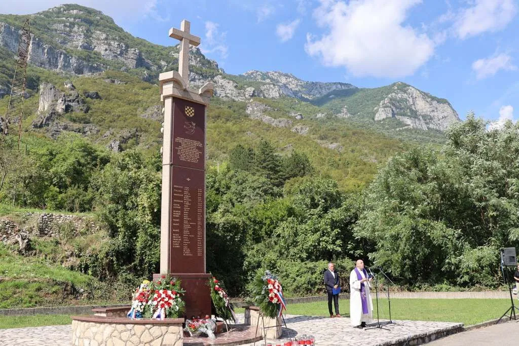 Pripadnici Armije RBiH na današnji dan su ubili 33 hrvatska civila u Grabovici