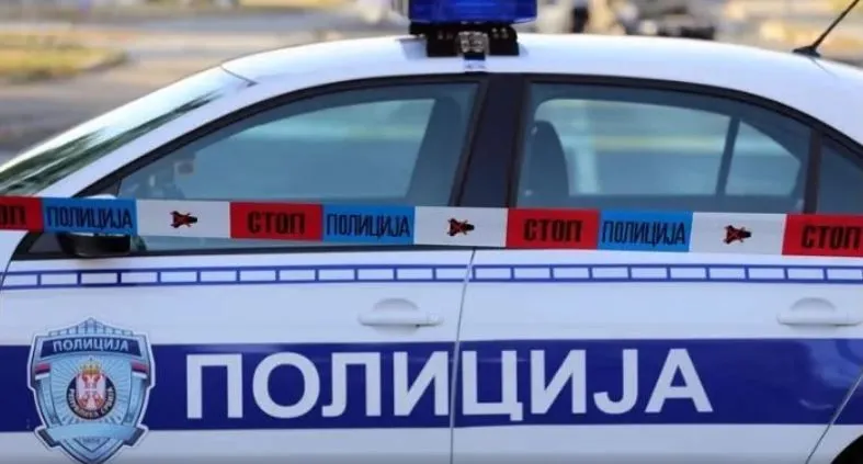 Nasilje u Srbiji, upali u kuću s motkama, pa Audijem prešli preko dede