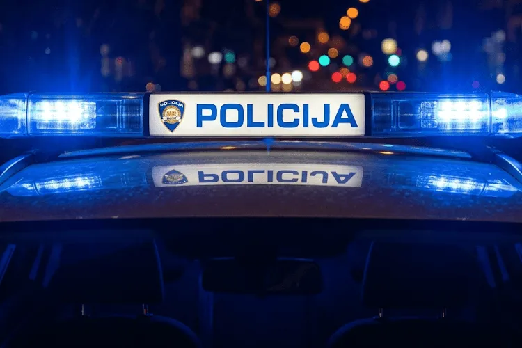 Policija otišla, žena ubijena 20 minuta kasnije, službenici udaljeni s dužnosti