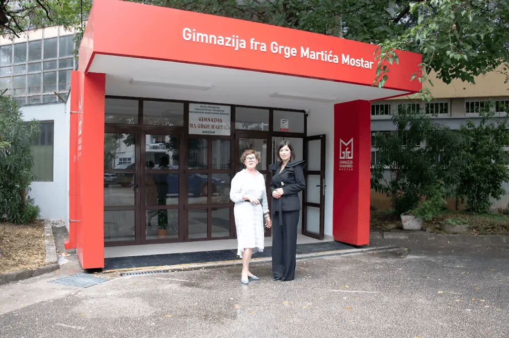 Buhač: Vlada nastavlja snažno ulagati u škole i osuvremenjivanje nastave