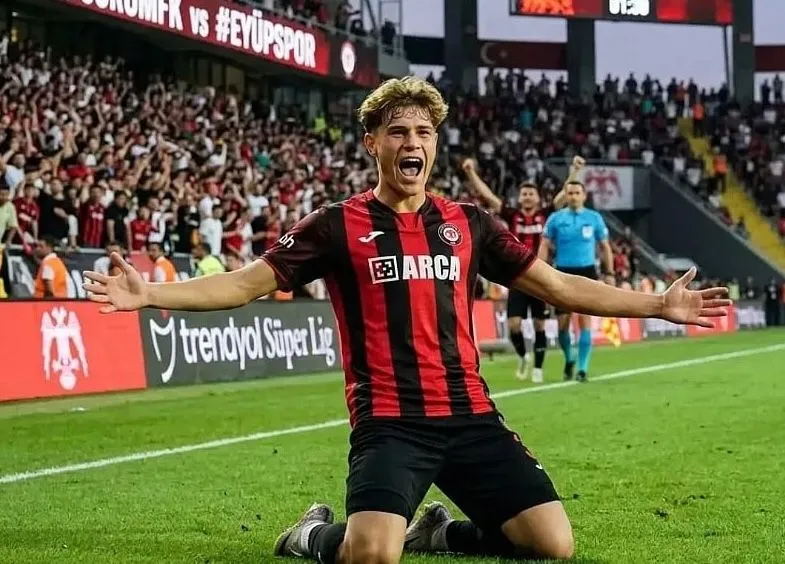 U sjajnoj je formi, Mahmić ušao sa klupe i asistirao u pobjedi Coruma