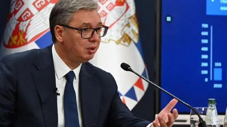 Vučić najavljuje prosečnu platu od 1.200 evra i brine zbog cene goriva
