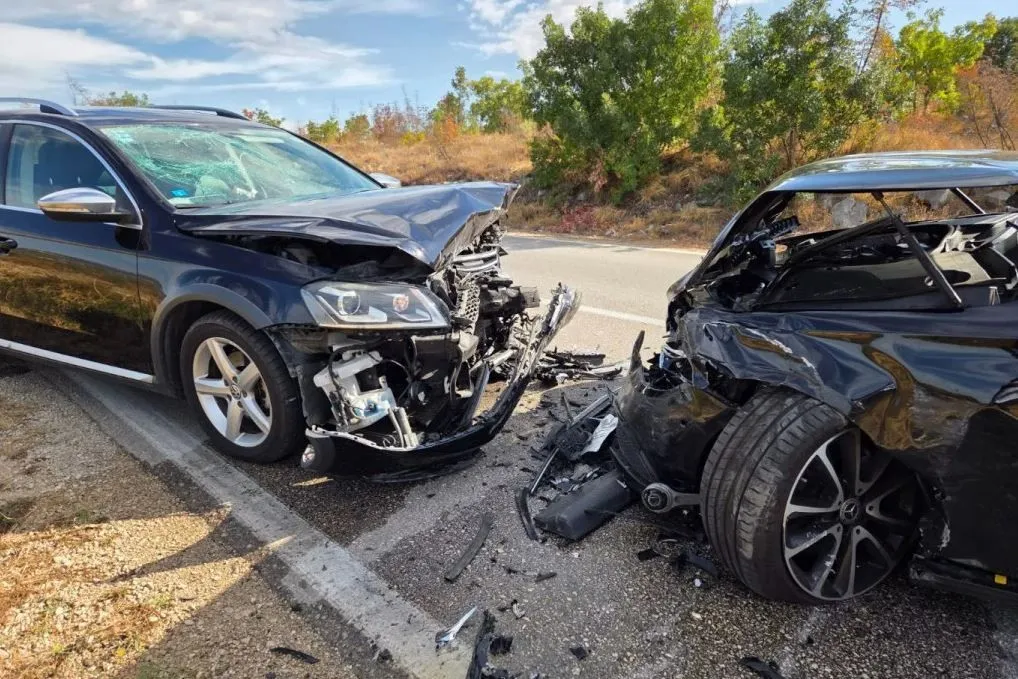 Teška nesreća kod Mostara, sudarila se tri vozila, ima povrijeđenih