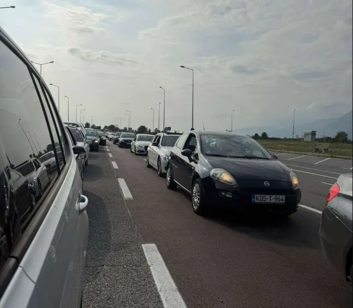 Duga kolona vozila na ulazu u BiH na dva granična prelaza, evo koji su u pitanju