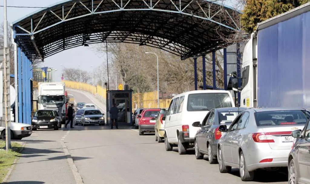 Kolone na izlazu iz BiH, na više graničnih prijelaza čeka se duže
