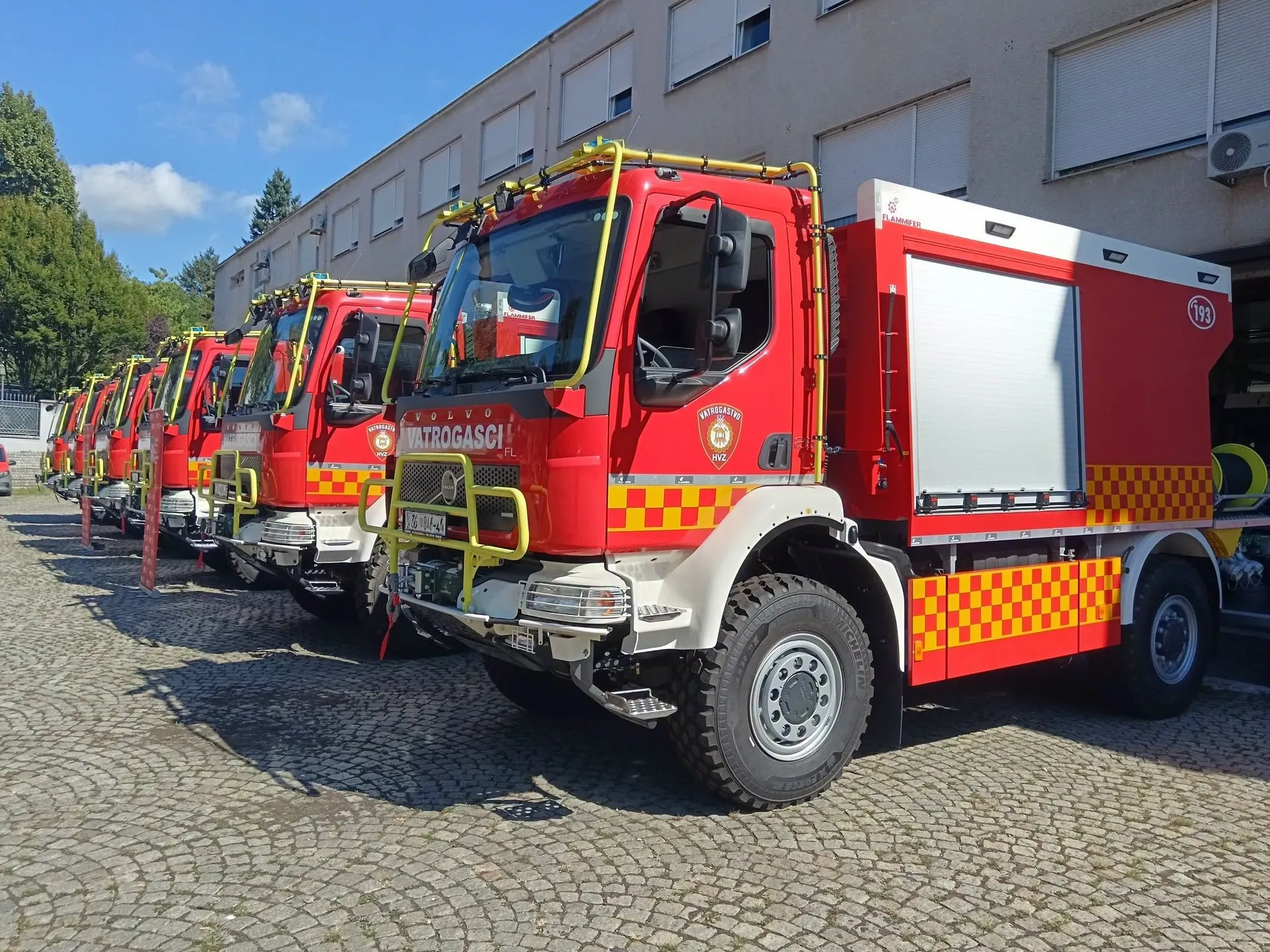 Požar izbio u stambenoj zgradi u Zadru: Dijete prevezeno u bolnicu