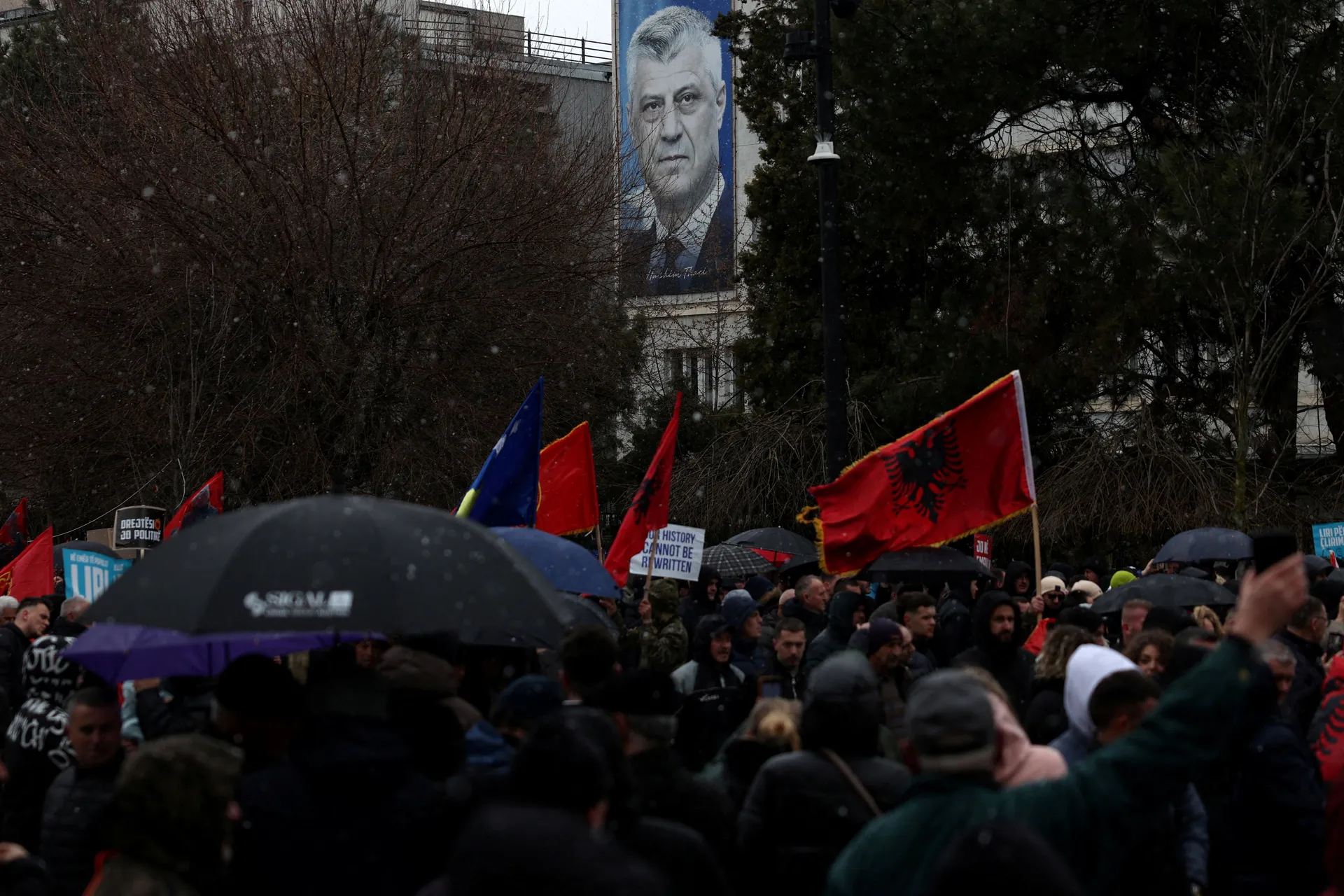 Bivšem predsjedniku Kosova Hashimu Thaçiju prijeti 45 godina zatvora