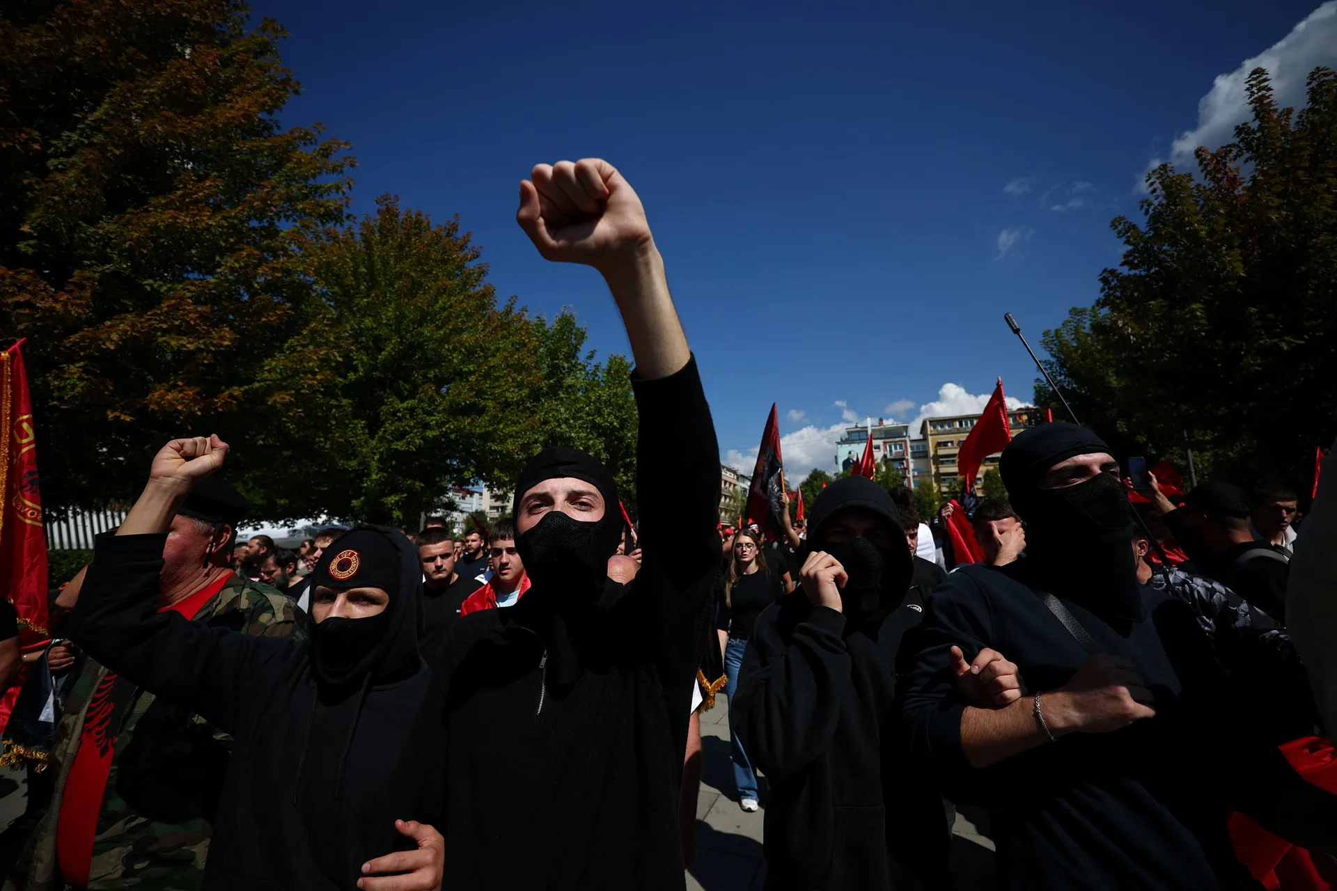 Protestna šetnja i suze u Prištini nakon presude čelnicima OVK - slika 7