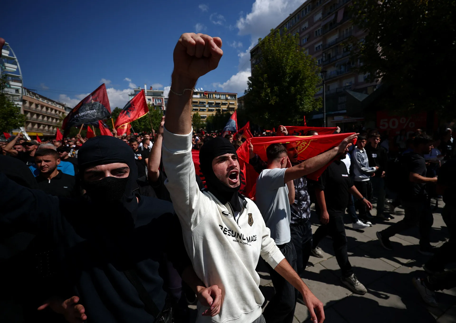Protestna šetnja i suze u Prištini nakon presude čelnicima OVK - slika 4