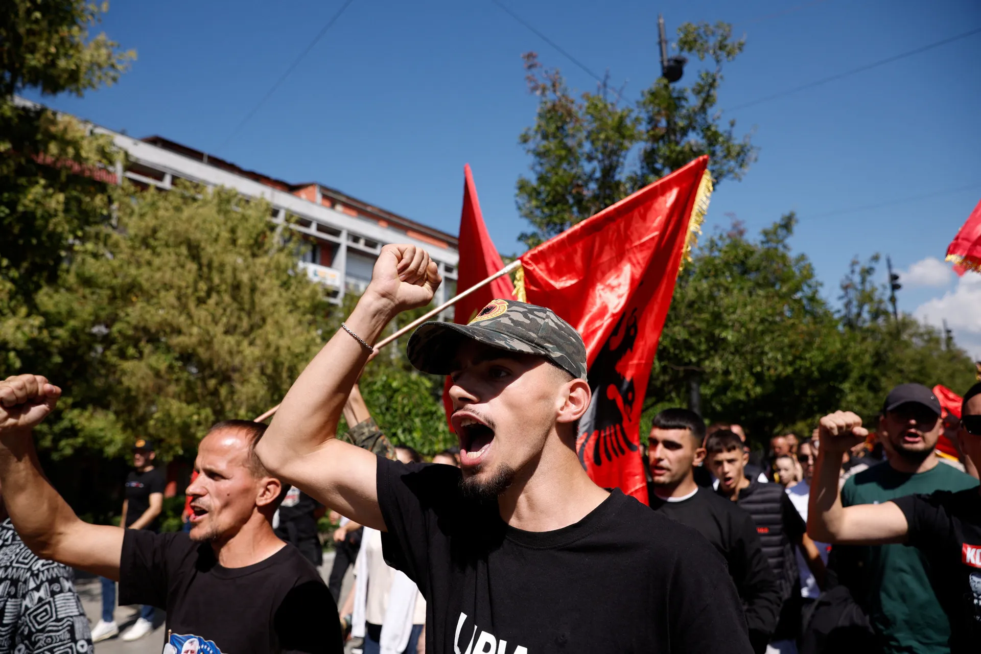 Protestna šetnja i suze u Prištini nakon presude čelnicima OVK - slika 8