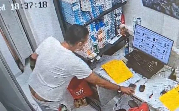 Drska krađa u supermarketu na Stupu, muškarac ukrao iPhone 15
