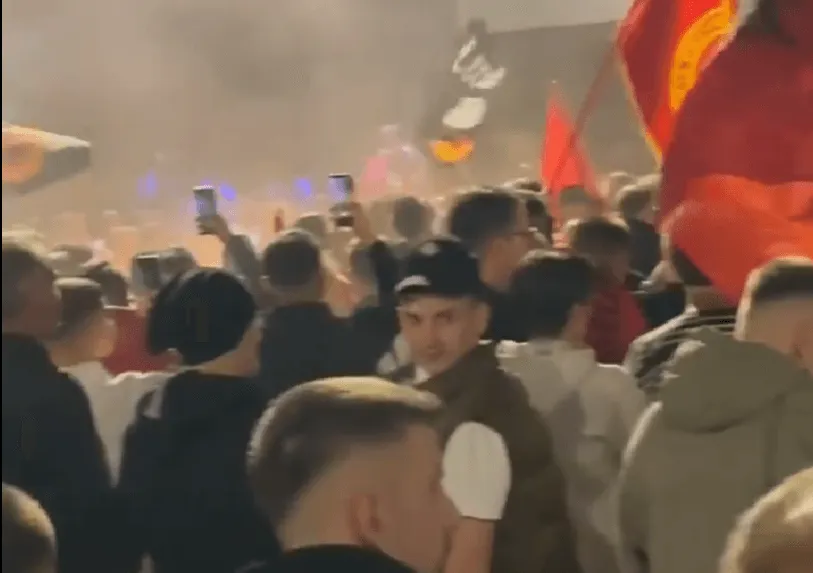 Ne smiruju se tenzije u Prištini, još traje protest građana ispred zgrade Vlade