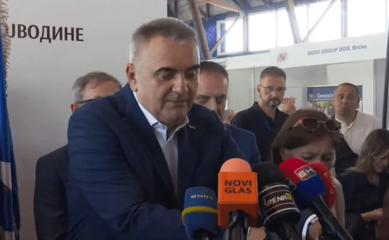 Minić srušio mikrofon pa kroz smijeh poručio: „Sreća pa nije BN TV!“